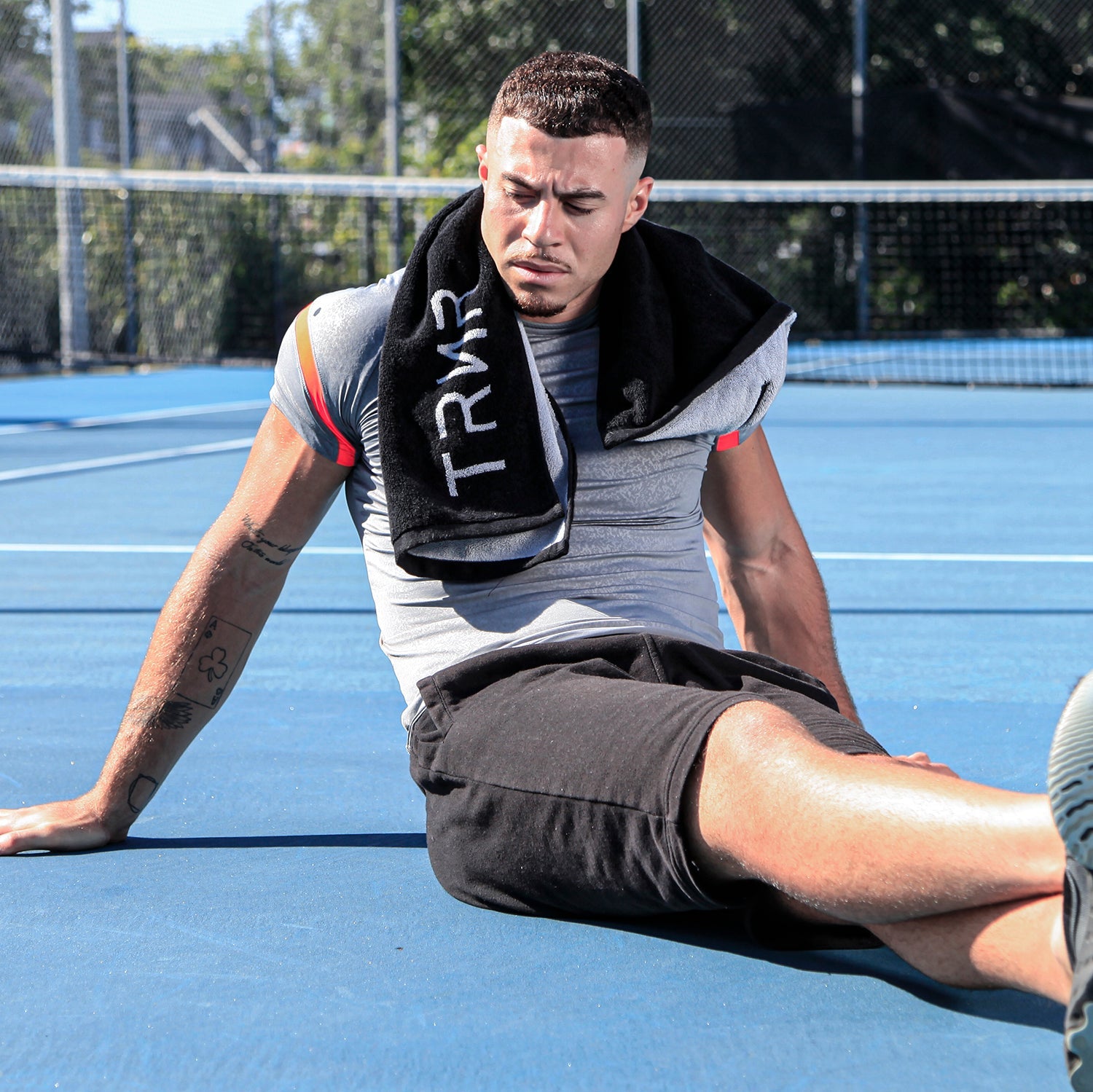 TRNR GYM TOWEL LARGE BLACK - image 2