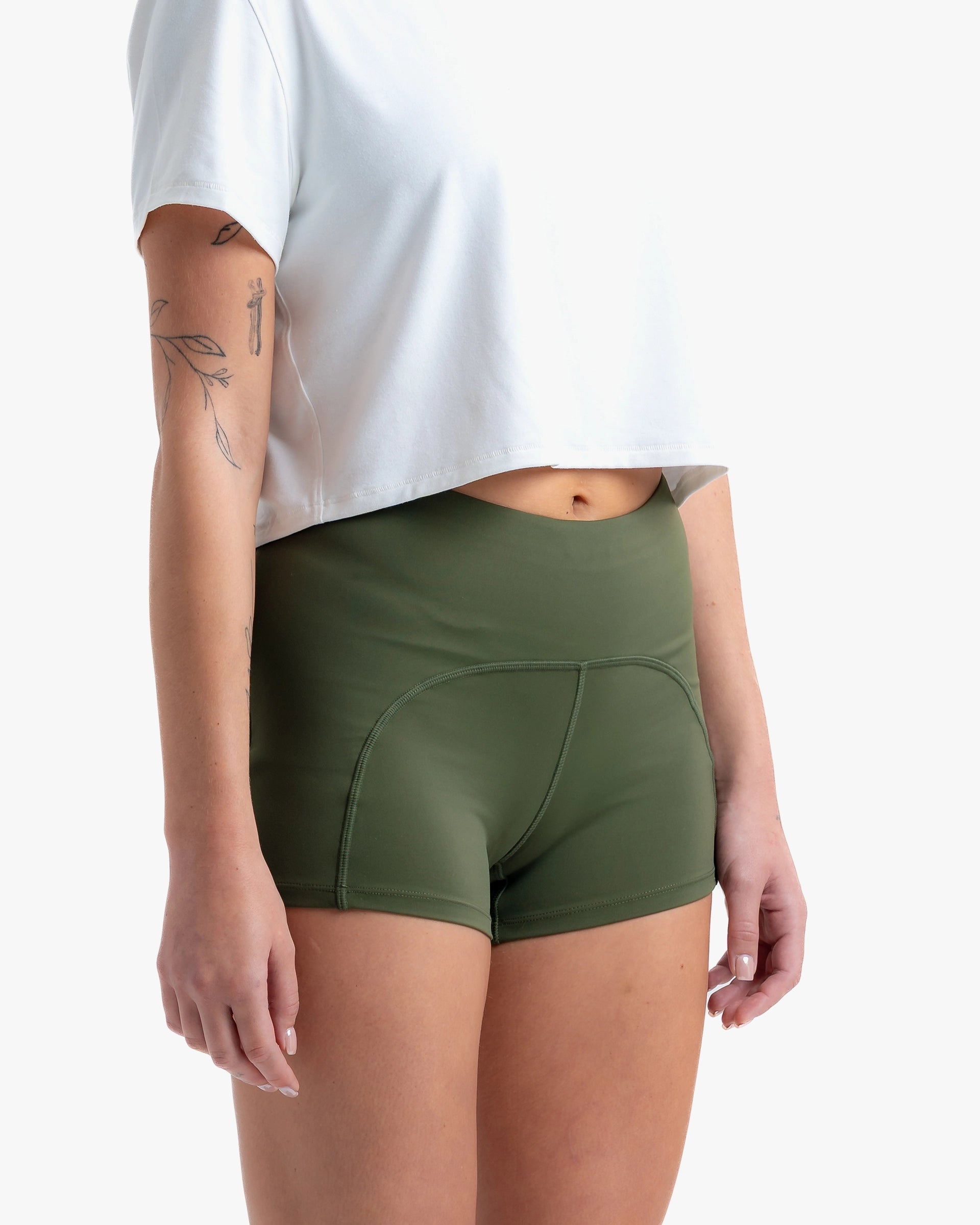 WHILE ON EARTH WOMEN'S MID-RISE INTENT SHORT 3" OLIVE