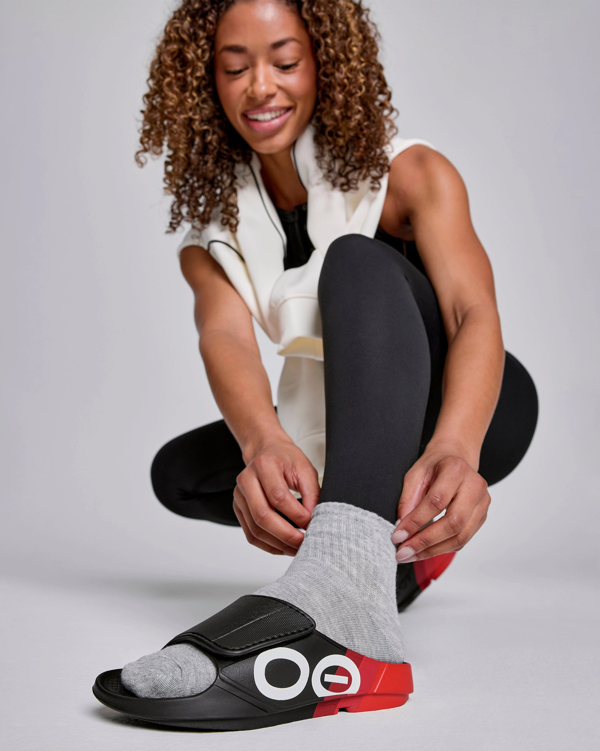 OOFOS UNISEX OOAHH SANDALS - FIRE RALLY