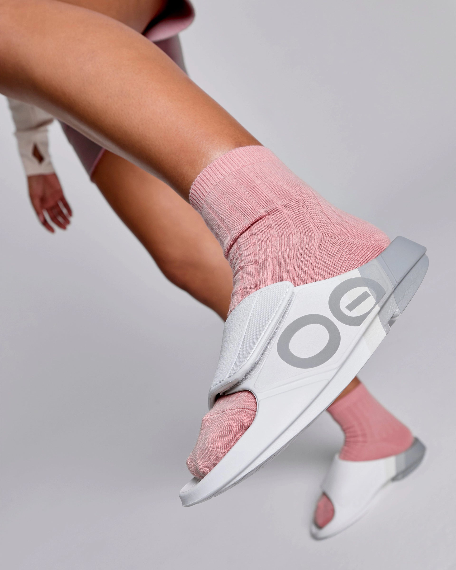 OOFOS UNISEX OOAHH SANDALS - SMOKE RALLY