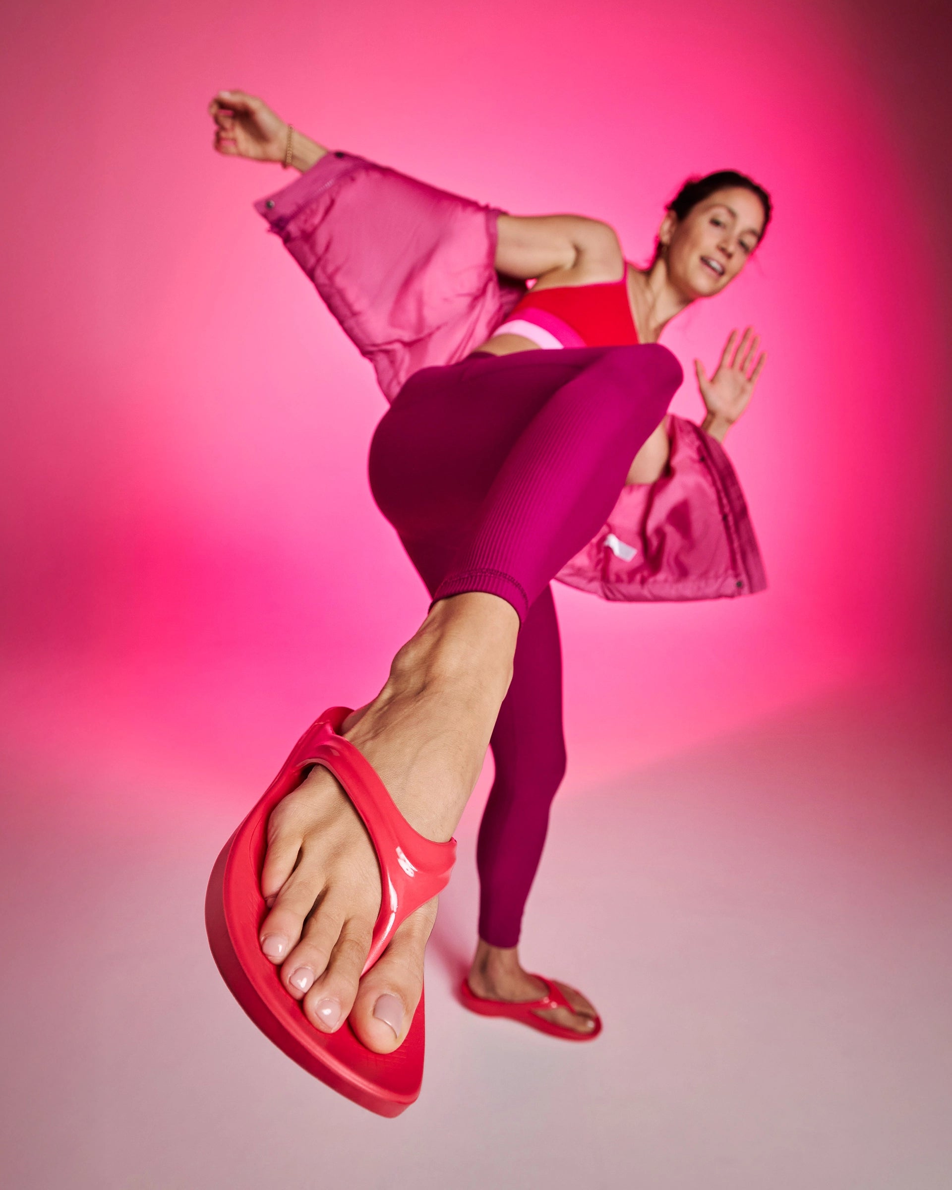OOFOS UNISEX OOAHH SLIDE SANDALS  - NEON BERRY