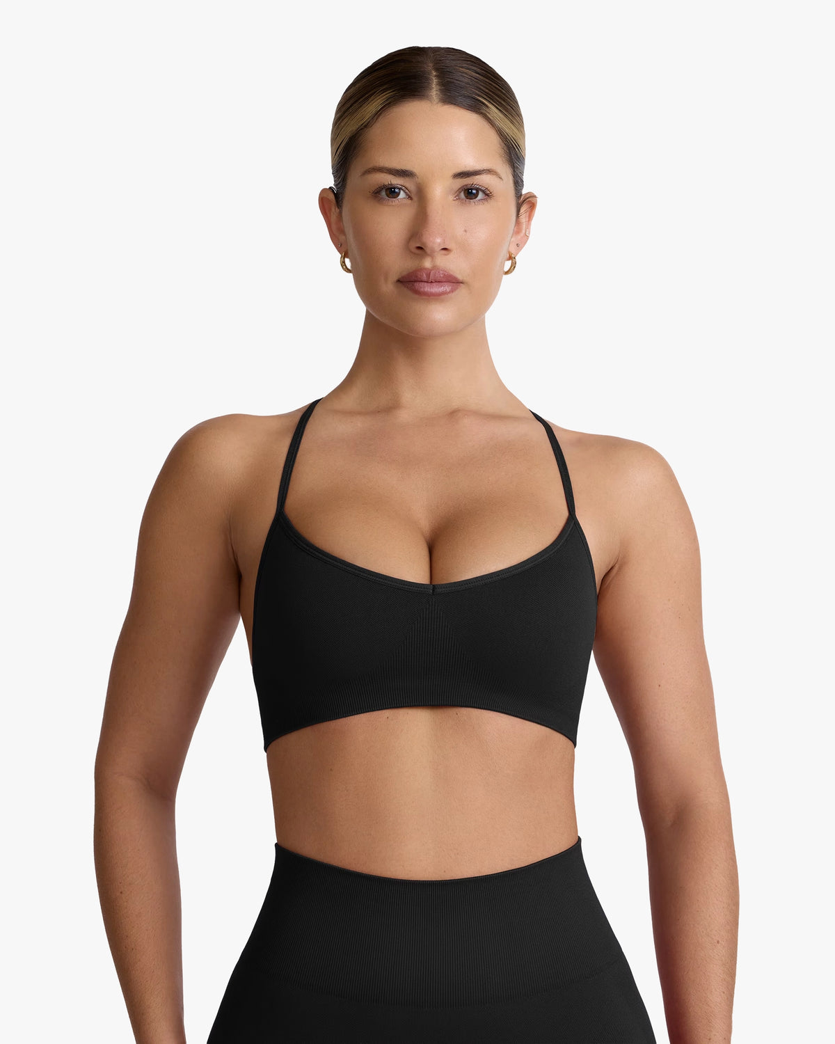 SUPER SCULPT SEAMLESS CROSS-BACK SPORTS BRA IN BLACK