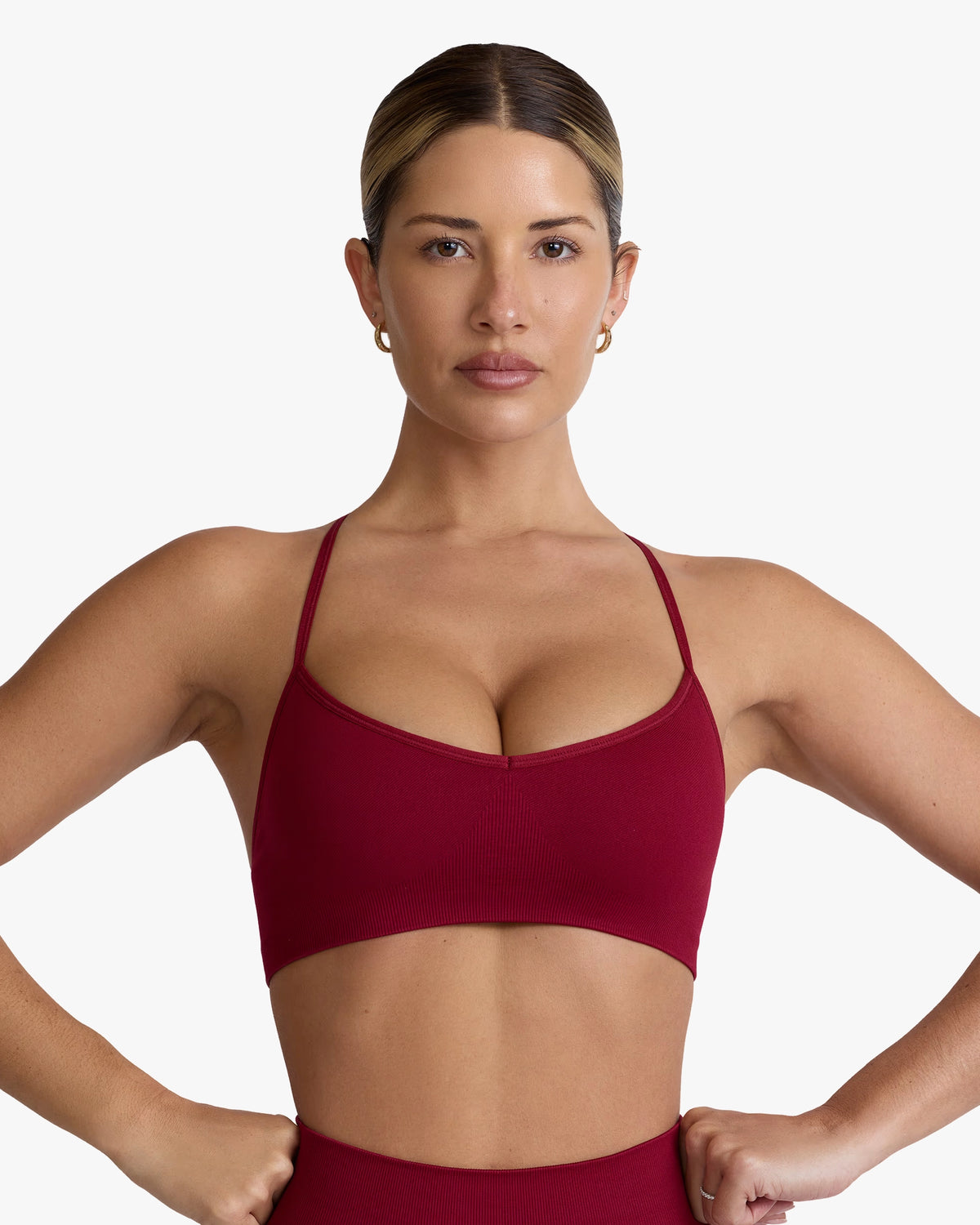SUPER SCULPT SEAMLESS CROSS-BACK SPORTS BRA IN BURGUNDY