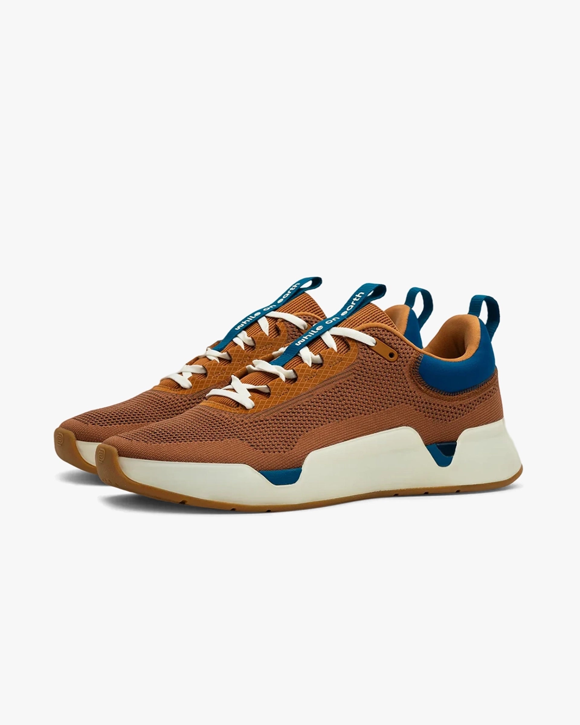 WHILE ON EARTH MOVE TRAINER BARK/OAT