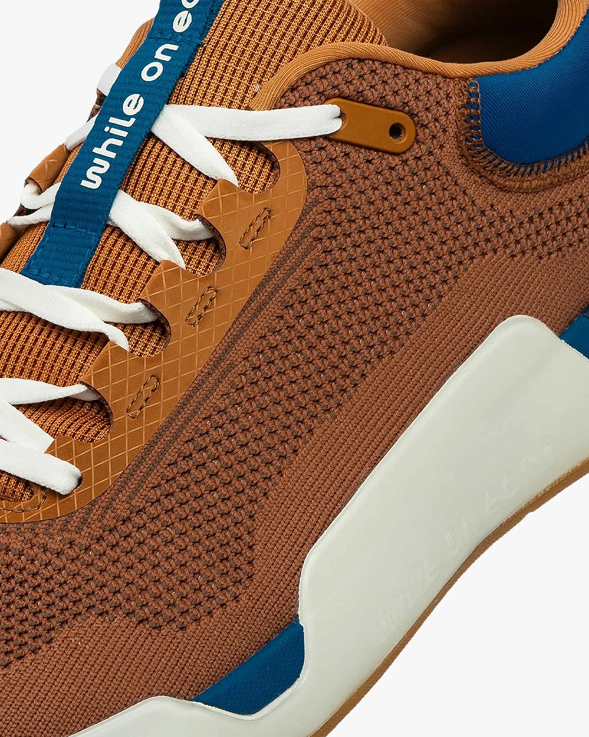 WHILE ON EARTH MOVE TRAINER BARK/OAT