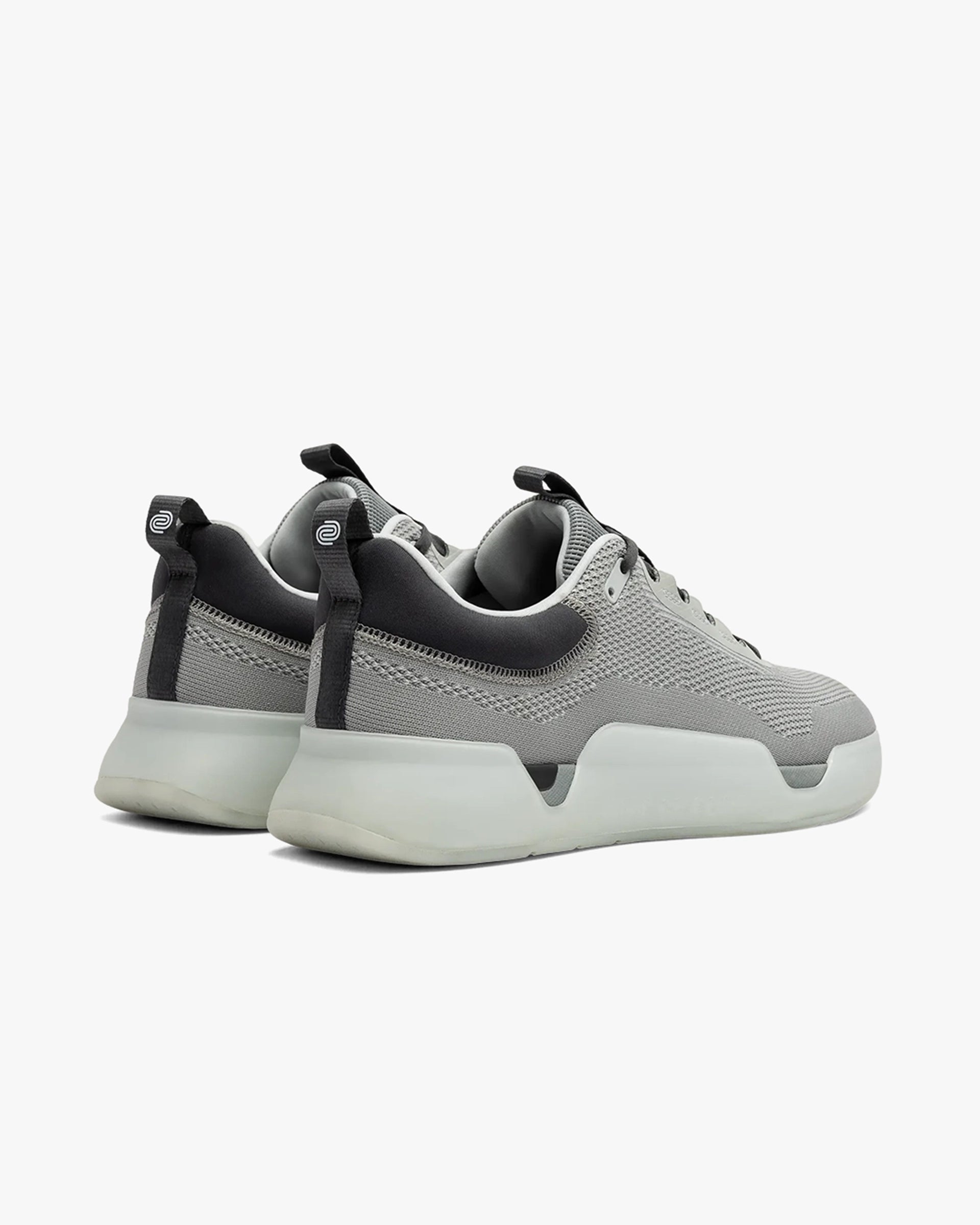WHILE ON EARTH MOVE TRAINER FOG/NIMBUS