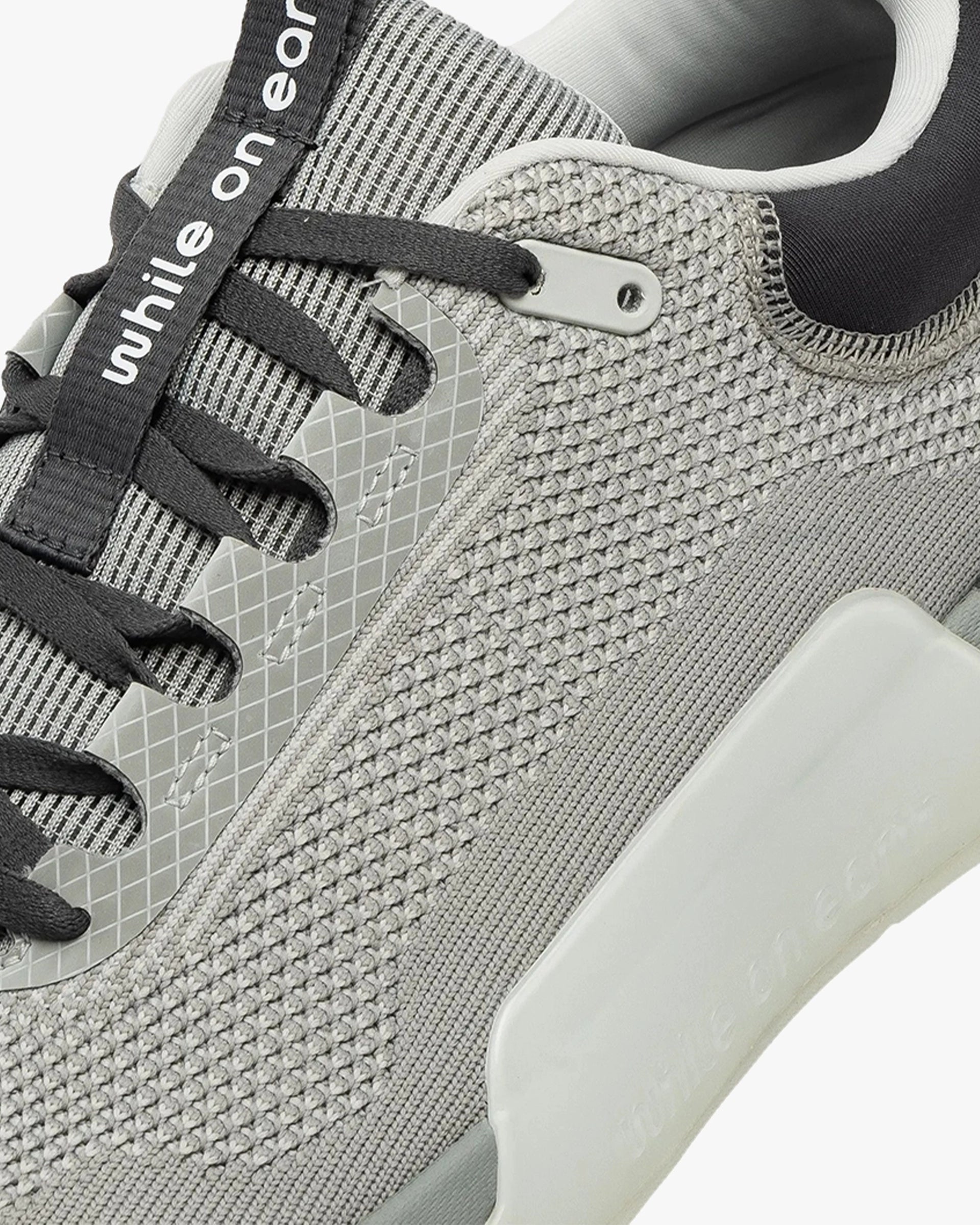 WHILE ON EARTH MOVE TRAINER FOG/NIMBUS