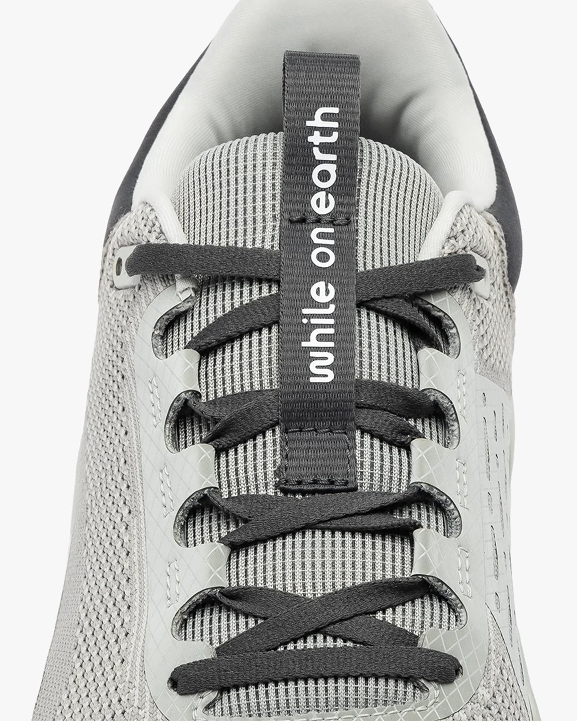 WHILE ON EARTH MOVE TRAINER FOG/NIMBUS