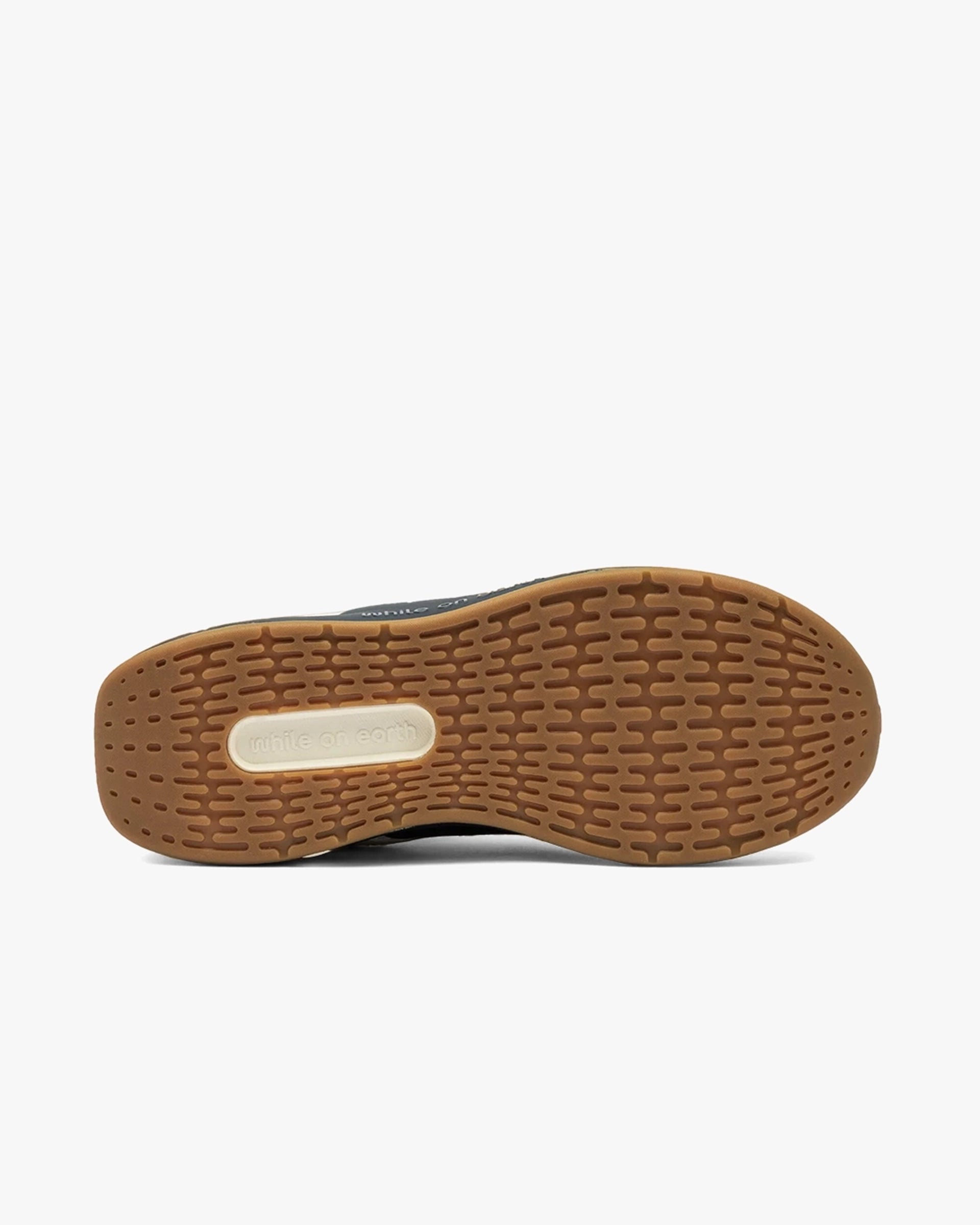 WHILE ON EARTH MOVE TRAINER WHEAT/MIDNIGHT