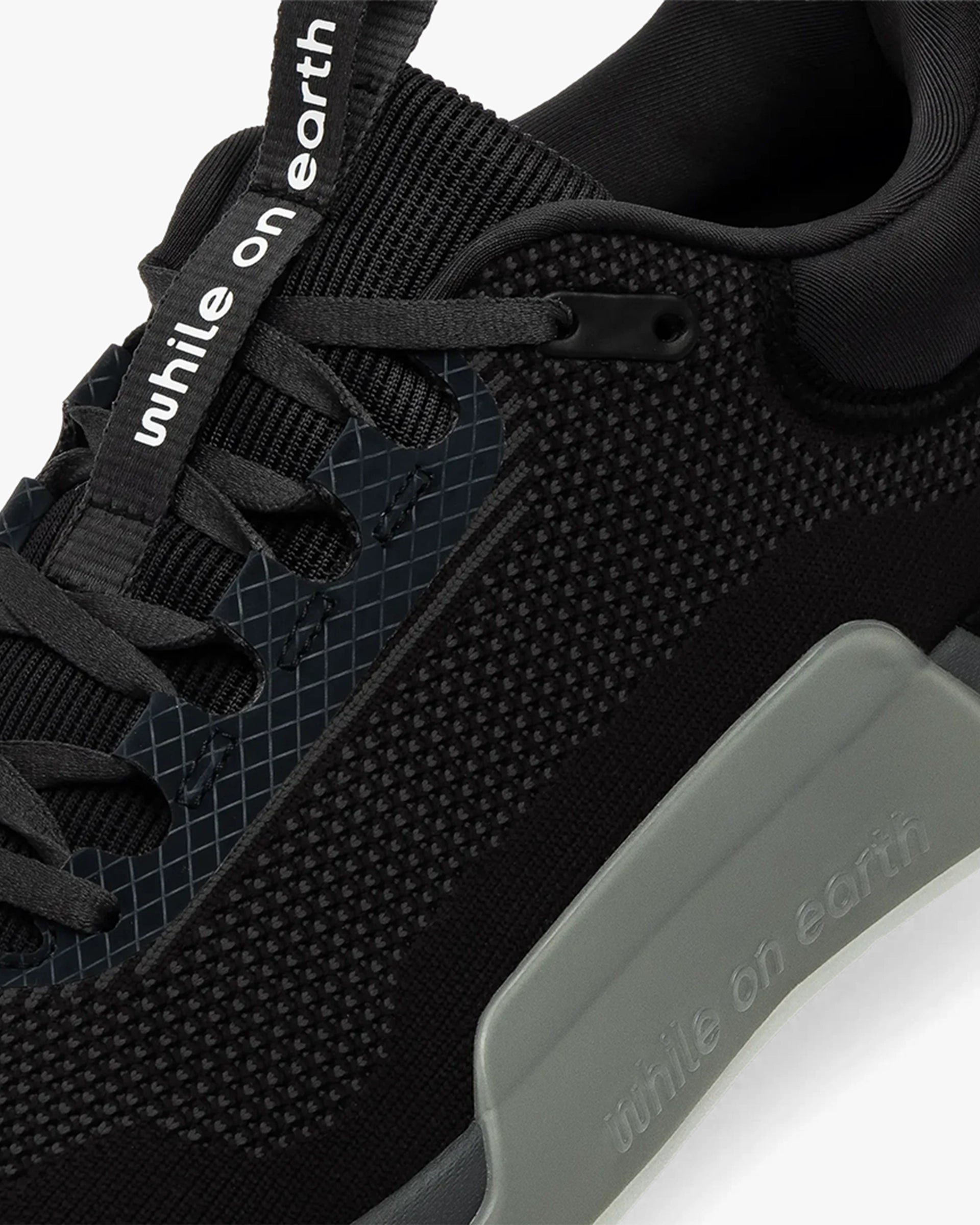 WOE MOVE TRAINER BLACK/MOON